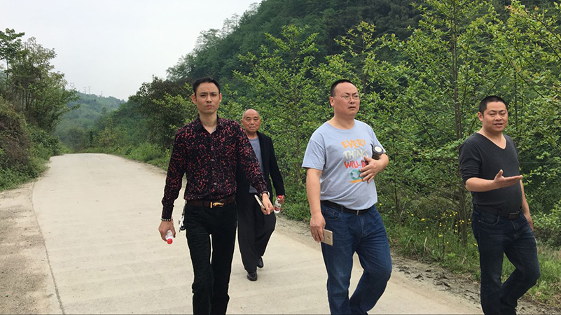 中國(guó)農(nóng)業(yè)CEO平臺(tái)專(zhuān)家團(tuán)隊(duì)赴綿竹考察萬(wàn)畝油用牡丹種植園區(qū)